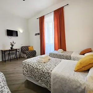 Guest house Myomax