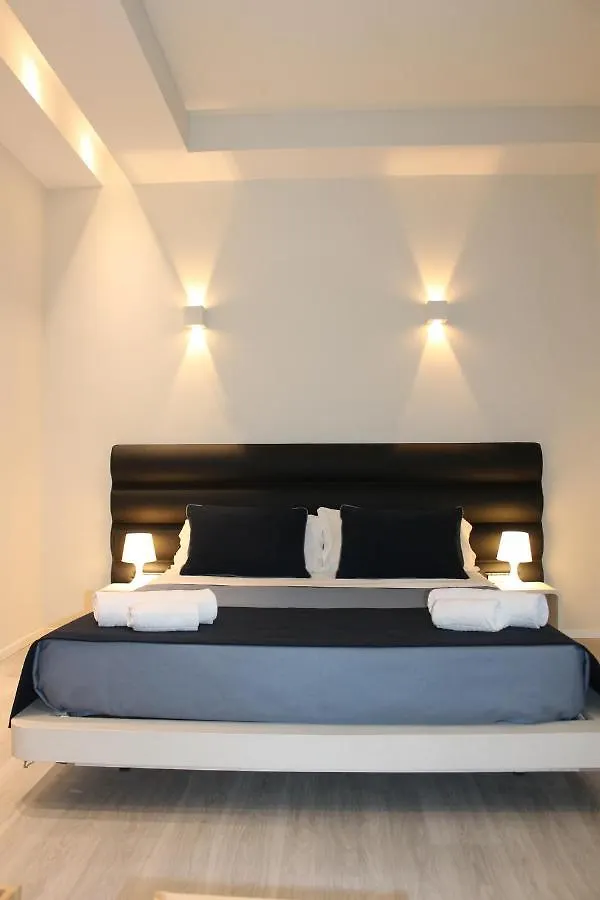 Little Rose Lodge Roma 2*,  Italia
